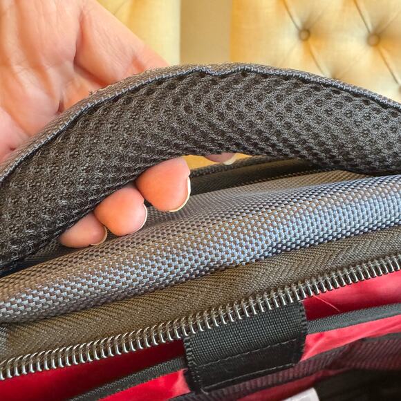 CALPAK NWT Magno Armor Laptop Bag Briefcase Padded Pockets Adjustable Strap - Picture 3 of 13